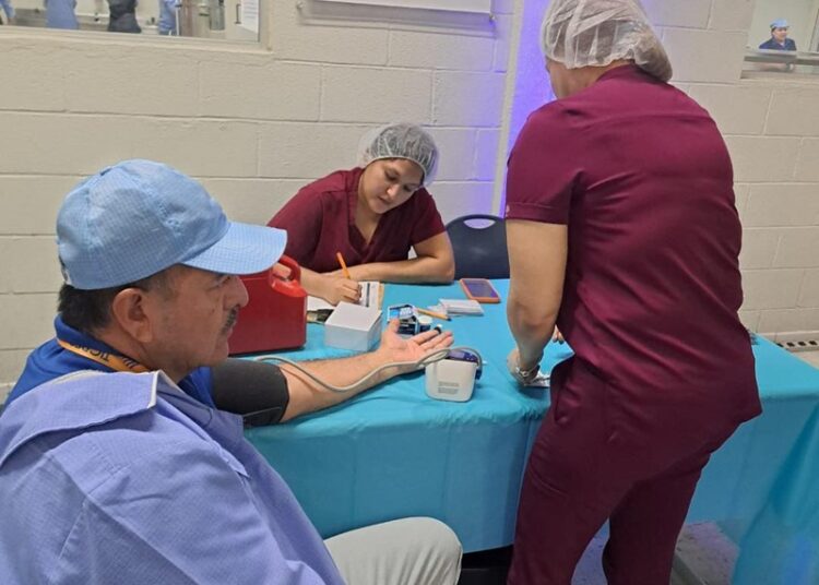 Gobierno de NLD acerca servicios de salud a empresas