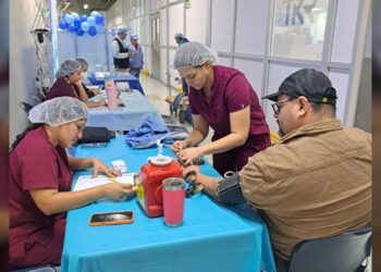 Gobierno de NLD acerca servicios de salud a empresas