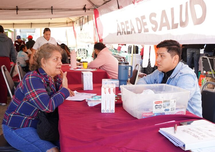 Gobierno de NLD acerca servicios y apoyos gratuitos con “Presidencia Cerquita de Ti”
