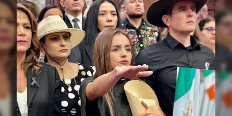 Asume Grecia Quiroz, viuda de Carlos Manzo, la presidencia de Uruapan