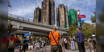 Detienen a otras 6 personas en investigación del incendio de Hong Kong