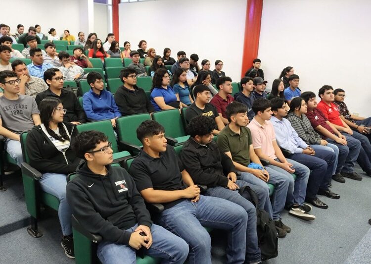 Impulsa UPRR equidad y desarrollo integral con becas institucionales