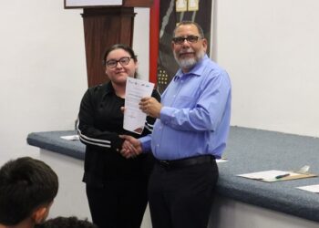 Impulsa UPRR equidad y desarrollo integral con becas institucionales