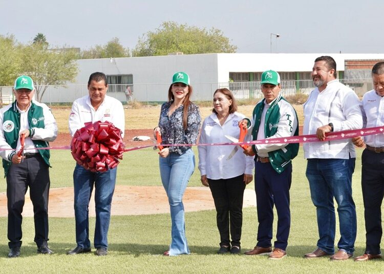 Inauguran renovado campo de béisbol en el ITNL