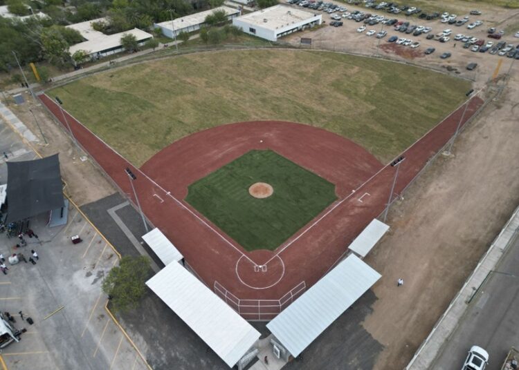 Inauguran renovado campo de béisbol en el ITNL