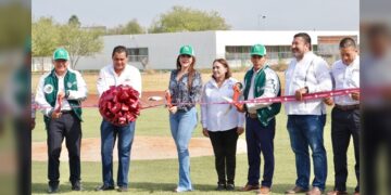 Inauguran renovado campo de béisbol en el ITNL
