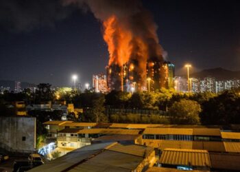Aumenta a 75 los muertos por el incendio en Hong Kong
