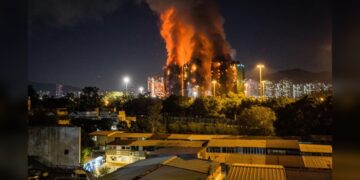 Aumenta a 75 los muertos por el incendio en Hong Kong