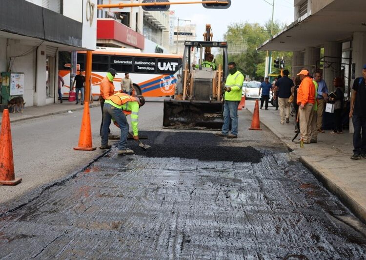 Intensifican bacheo en zona centro de Victoria