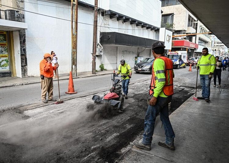Intensifican bacheo en zona centro de Victoria