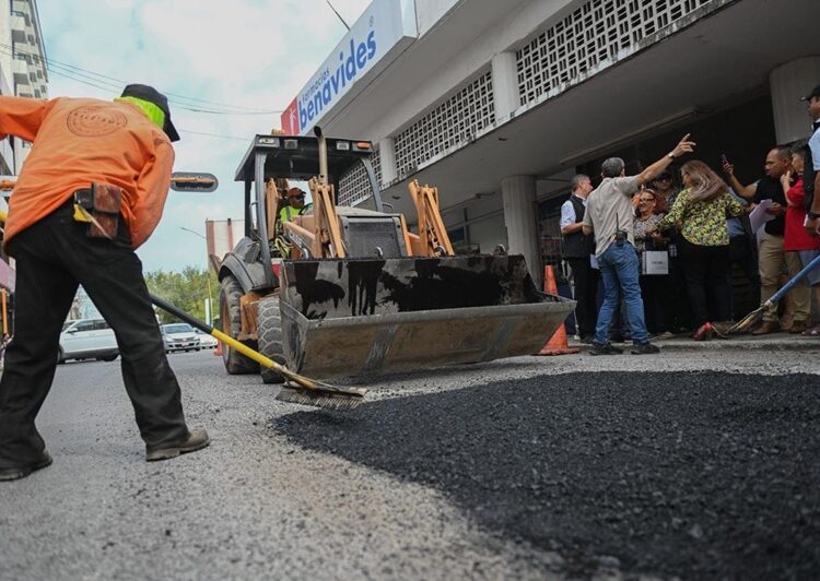 Intensifican bacheo en zona centro de Victoria