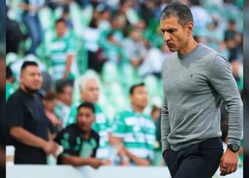 5 jugadores habrían pedido despedir al Jimmy Lozano