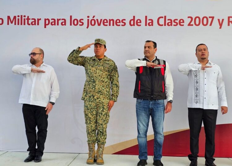 Jóvenes de Victoria cumplen y asisten a sorteo de Servicio Militar