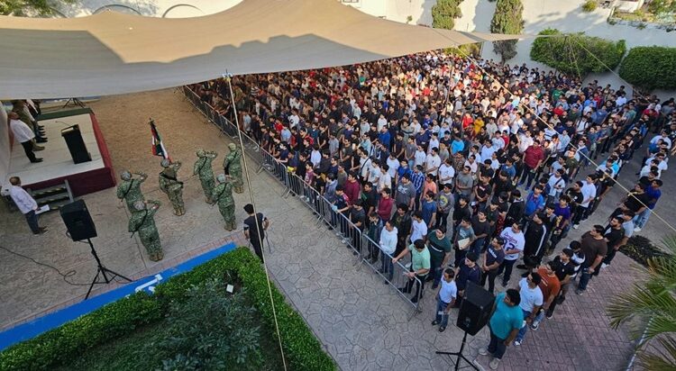 Jóvenes de Victoria cumplen y asisten a sorteo de Servicio Militar