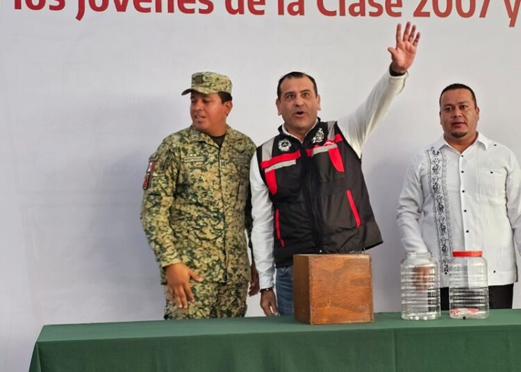Jóvenes de Victoria cumplen y asisten a sorteo de Servicio Militar