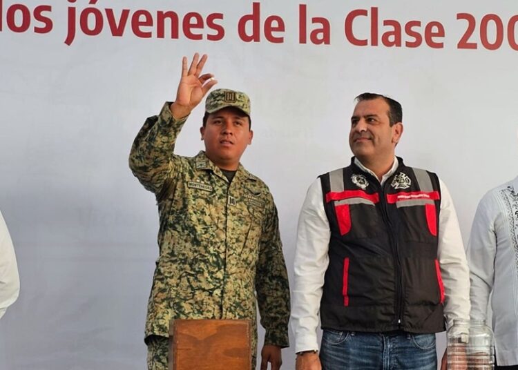 Jóvenes de Victoria cumplen y asisten a sorteo de Servicio Militar