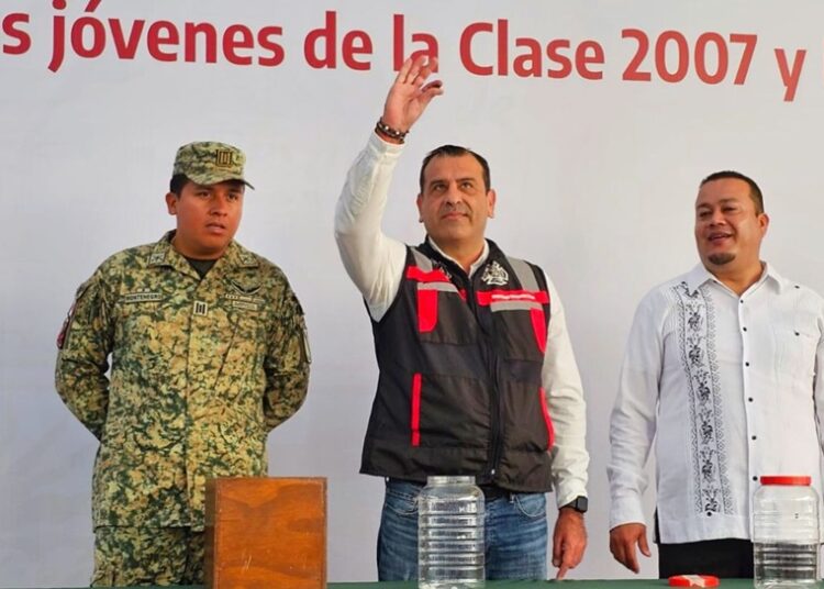 Jóvenes de Victoria cumplen y asisten a sorteo de Servicio Militar