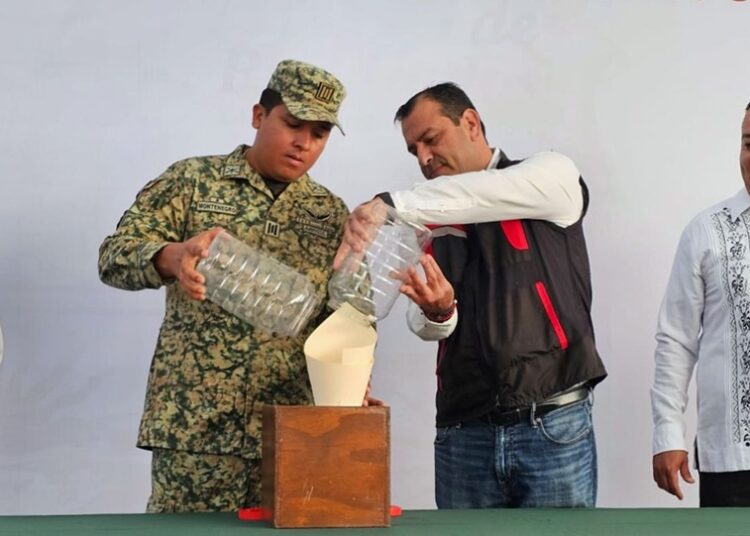 Jóvenes de Victoria cumplen y asisten a sorteo de Servicio Militar