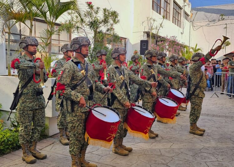 Jóvenes de Victoria cumplen y asisten a sorteo de Servicio Militar