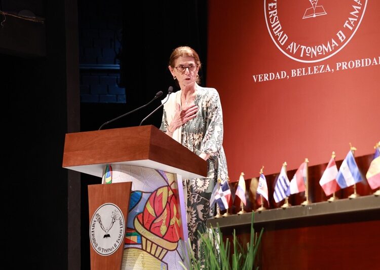 La Dra. Annie Pardo dicta conferencia magistral en la UAT