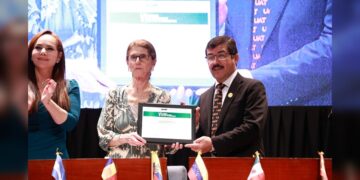 La Dra. Annie Pardo dicta conferencia magistral en la UAT