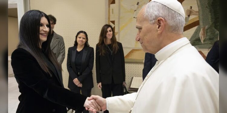 Laura Pausini le regala una canción inédita al Papa León XIV
