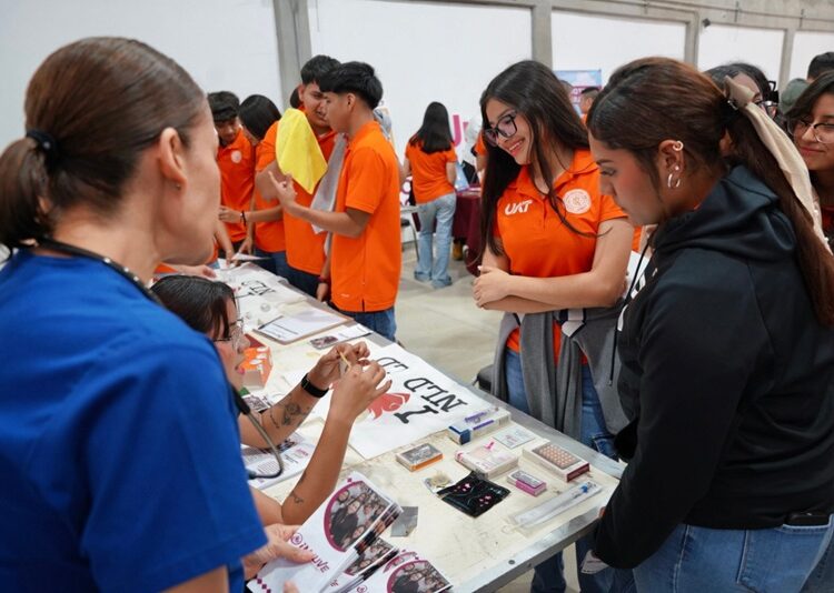 NLD acerca oportunidades y atención integral a estudiantes de la Prepa UAT con ‘Brigada Joven’