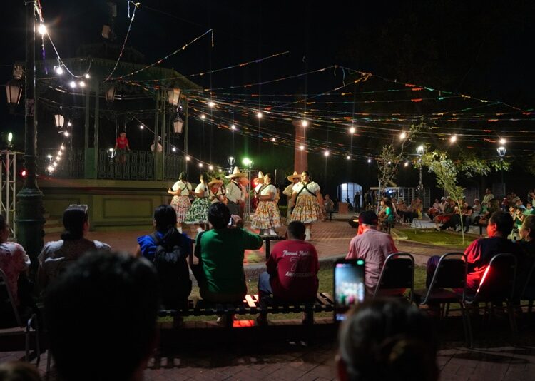 Plaza Juárez vive una tarde de música, danza y tradición en el Centro Histórico