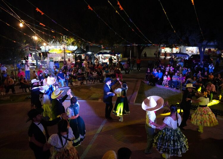 Plaza Juárez vive una tarde de música, danza y tradición en el Centro Histórico