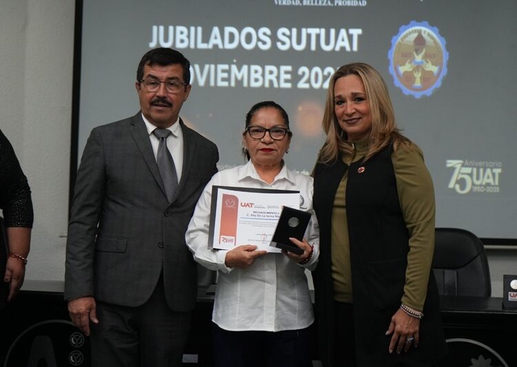 Estudiantes de la UAT obtienen 1.er lugar en concurso de escoltas y bandas de guerra