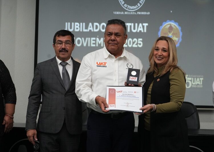 Estudiantes de la UAT obtienen 1.er lugar en concurso de escoltas y bandas de guerra