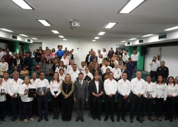 Estudiantes de la UAT obtienen 1.er lugar en concurso de escoltas y bandas de guerra