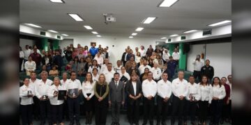 Estudiantes de la UAT obtienen 1.er lugar en concurso de escoltas y bandas de guerra