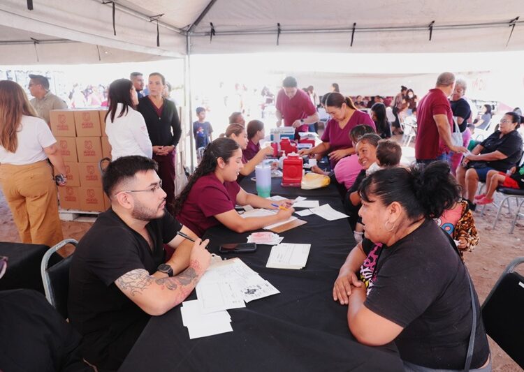 “Presidencia Cerquita de Ti” lleva beneficios del Gobierno de NLD a familias de Col. Naciones Unidas