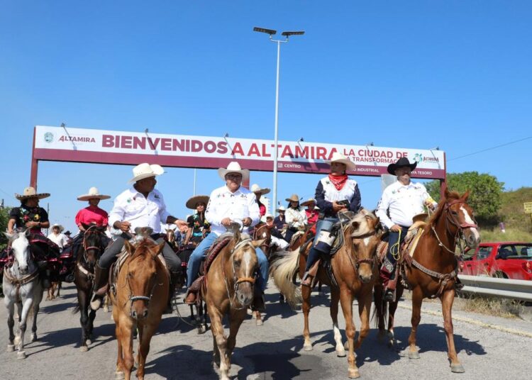 Recibe Altamira a más de mil cabalgantes de distintas regiones de México