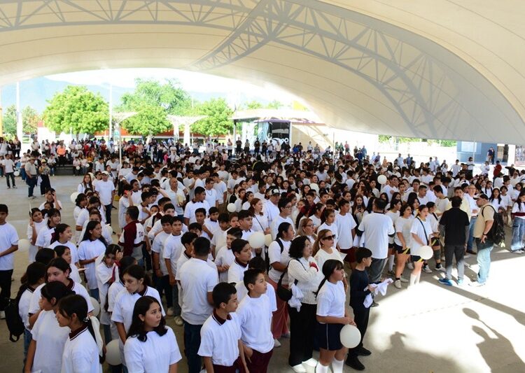 Refuerza SET valores y prevención entre estudiantes en caminata por la paz y contra las adicciones