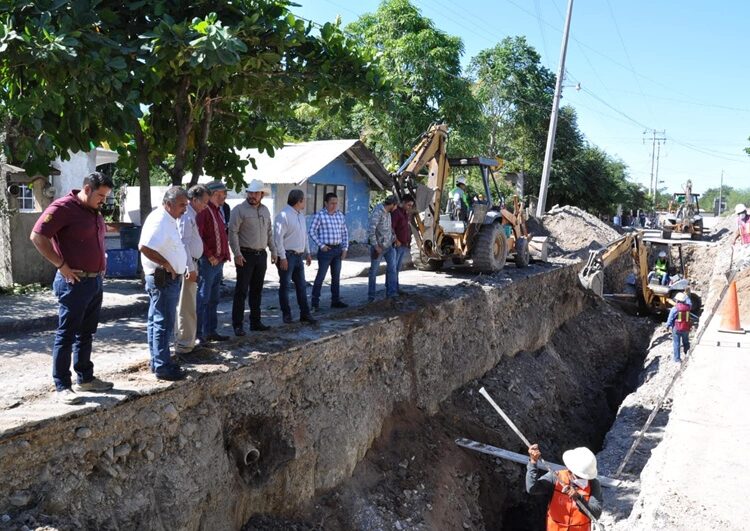 Supervisa SRHDS avances en la rehabilitación del drenaje en el municipio de González