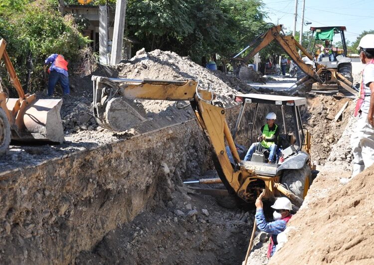 Supervisa SRHDS avances en la rehabilitación del drenaje en el municipio de González