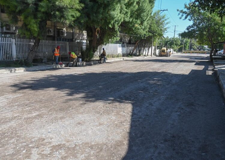 Supervisa alcalde avance de obras de pavimentación asfáltica y concreto en colonias