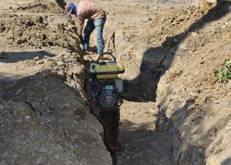 Supervisa alcalde avance de obras de pavimentación asfáltica y concreto en colonias