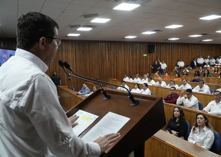 UAT y SET entregan más de 8,000 becas a universitarios