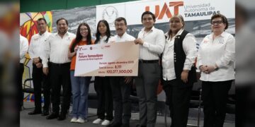 UAT y SET entregan más de 8,000 becas a universitarios