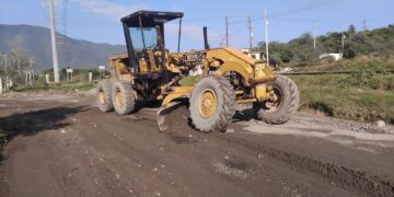 Mejora Victoria movilidad en calles de colonias y caminos ejidales