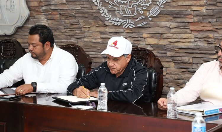 Atiende Armando Martínez necesidades de productores locales