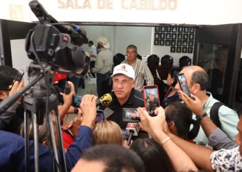 Atiende Armando Martínez necesidades de productores locales