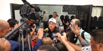 Atiende Armando Martínez necesidades de productores locales