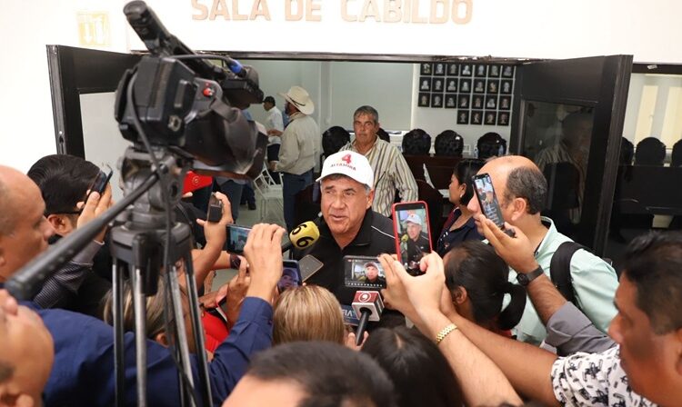 Atiende Armando Martínez necesidades de productores locales