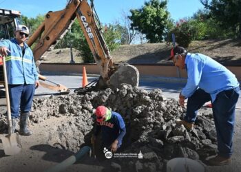 Atiende gobierno de Beto Granados fuga de agua en la colonia Jardín