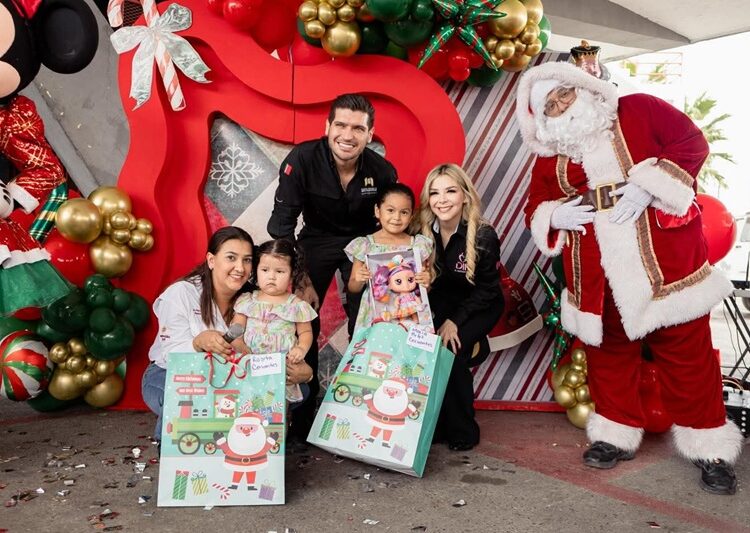 Beto Granados asiste a la posada de los hijos del ‘Heroico Cuerpo de Bomberos’