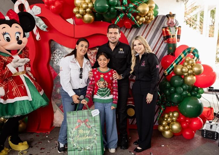 Beto Granados asiste a la posada de los hijos del ‘Heroico Cuerpo de Bomberos’